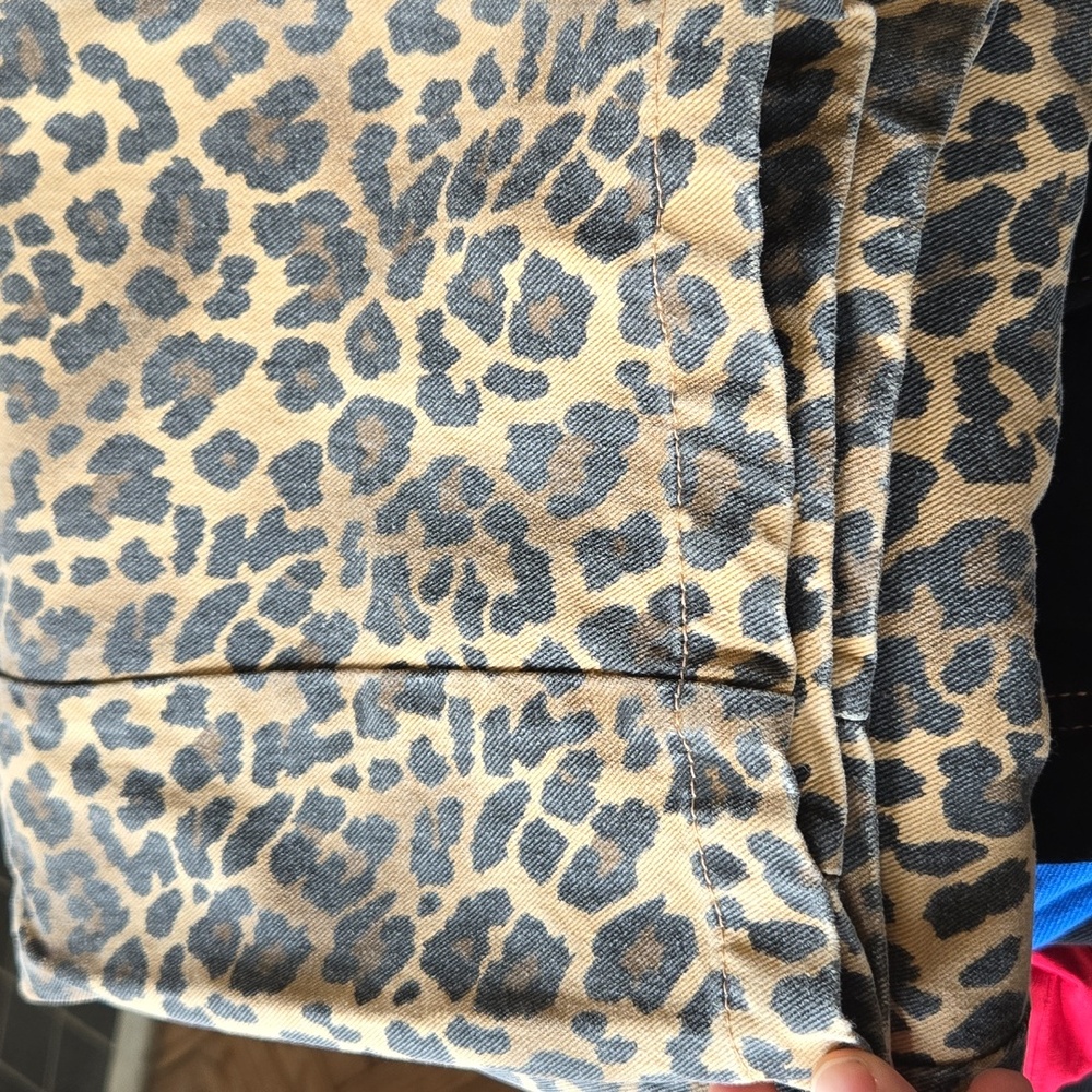 LE BON SHOPPE Leopard Print Pants - Picture 5 of 8
